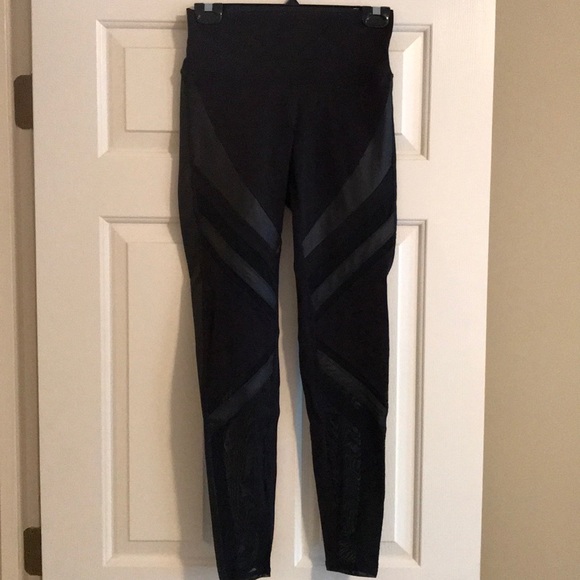 Alo Epic Leggings - Picture 2 of 6